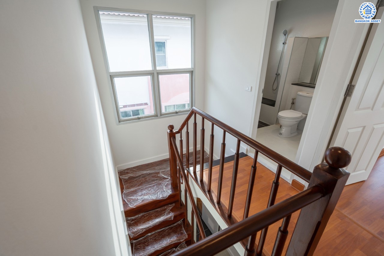 บ้านมือสองนนทบุรี ม.ศุภาลัยวิลล์ วงแหวน-รัตนาธิเบศร์ เนื้อที่ 50 ตร.ว. ฟังก์ชันจัดเต็ม 4 ห้องนอน 2 ห้องน้ำ 2 ที่จอดรถ ตอบโจทย์ทุกการเข้าอยู่ บนทำเลเดินทางสะดวก ใกล้ ถนนกาญจนาภิเษก เซ็นทรัลเวสต์เกต และรถไฟฟ้า "สถานีคลองบางไผ่"